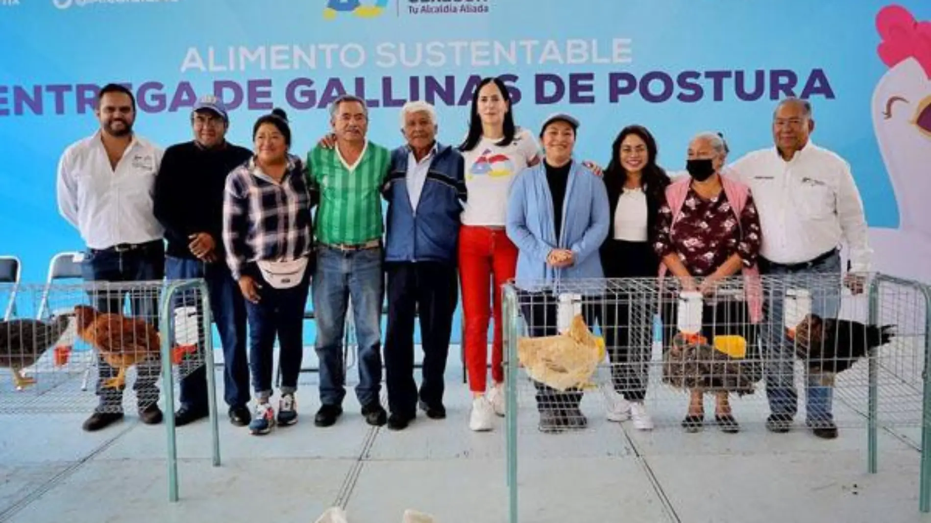 Entregan kits de gallinas de postura a familias de los pueblos originarios, en Álvaro Obregón